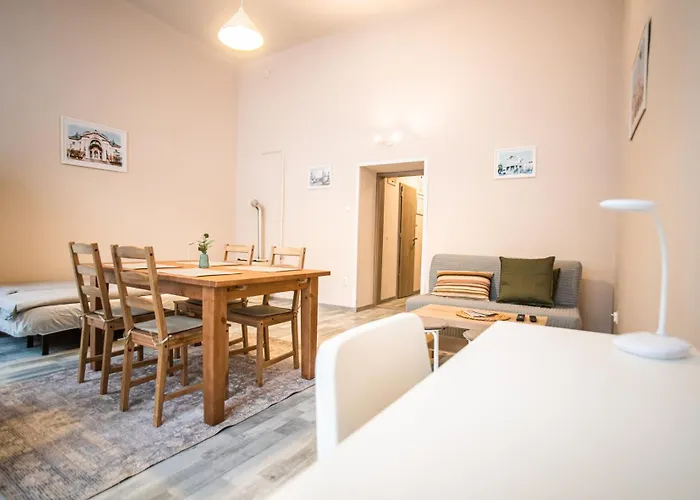 Entire Spacious In Lägenhet